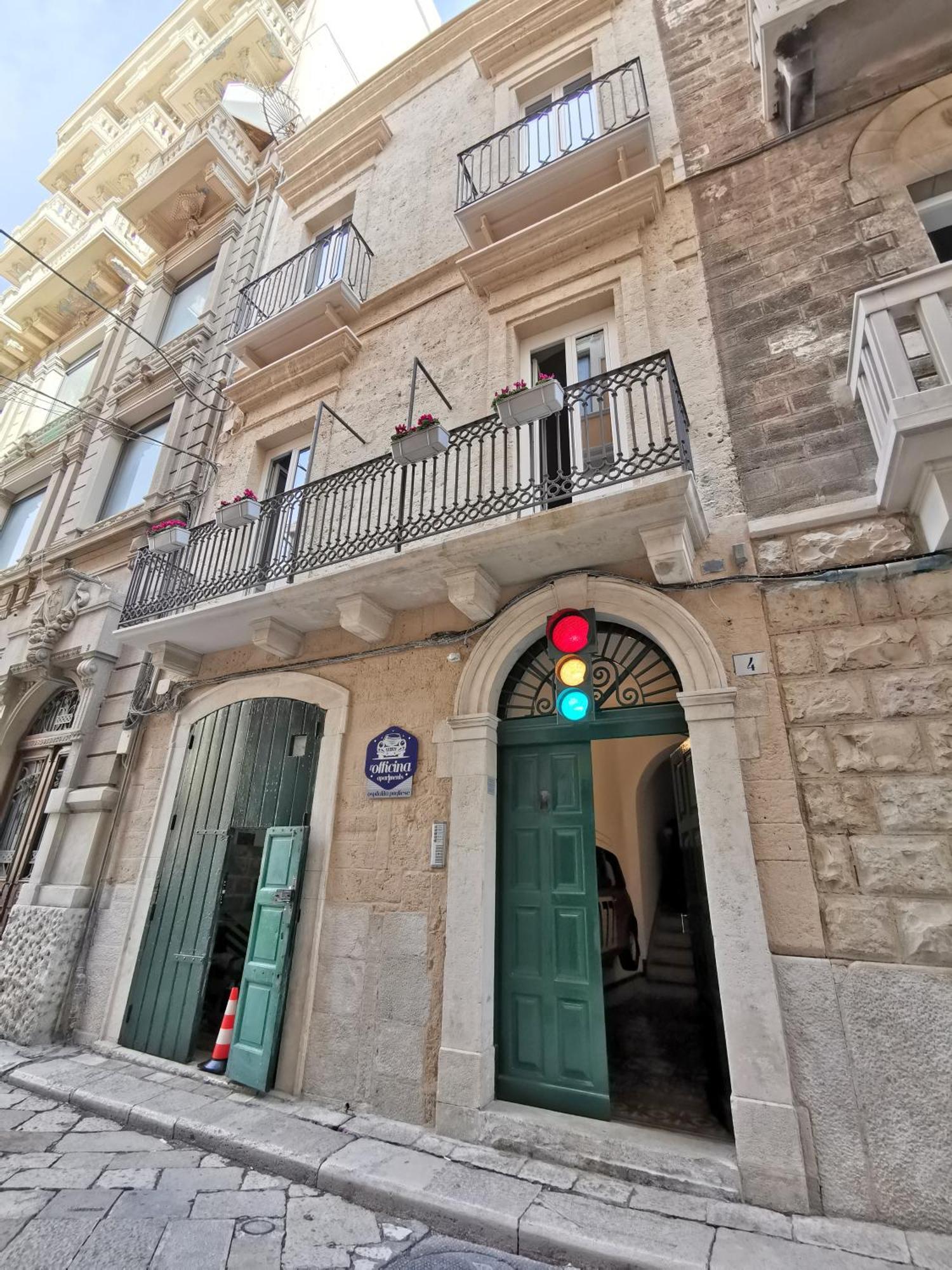 L'Officina Bed & Breakfast Бари Екстериор снимка