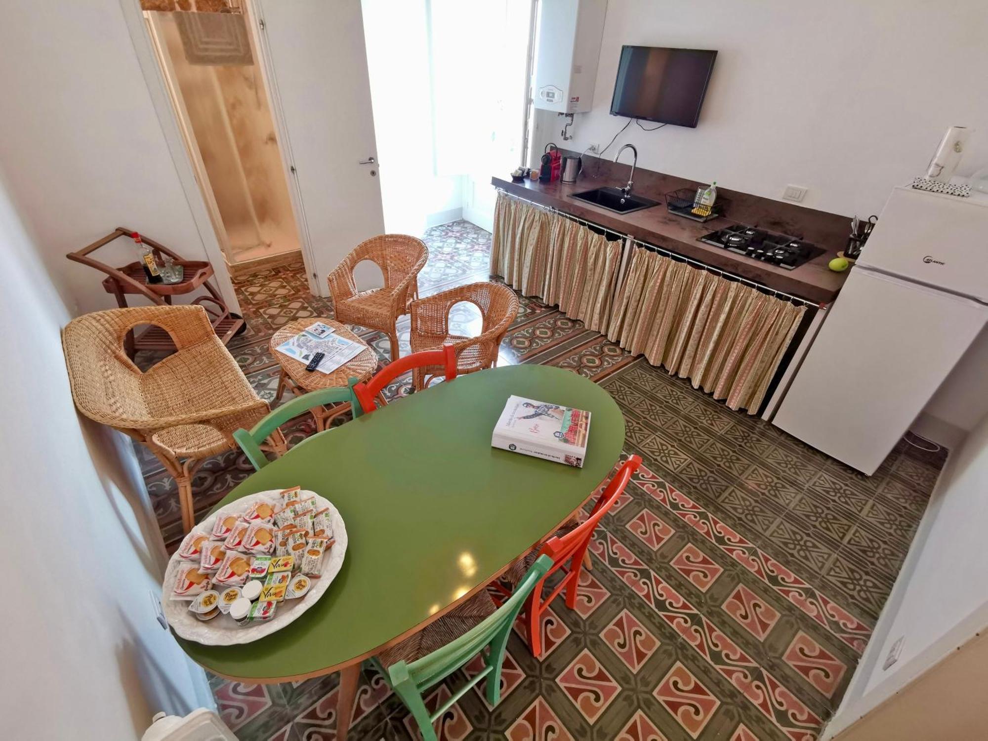 L'Officina Bed & Breakfast Бари Екстериор снимка
